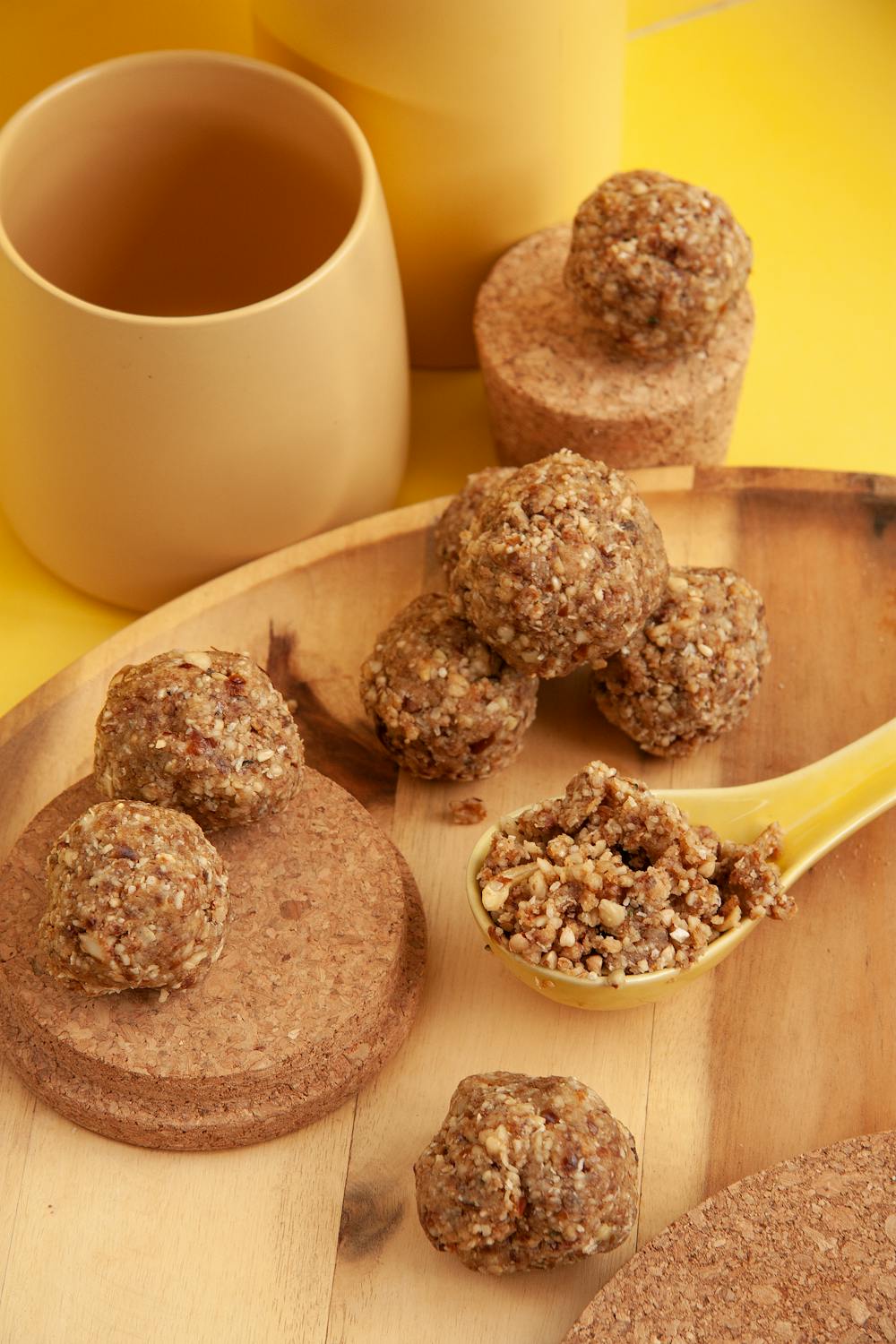 Recept: Prirodna Energetska Kuglica s Medom, Peludi i Orašastim Plodovima